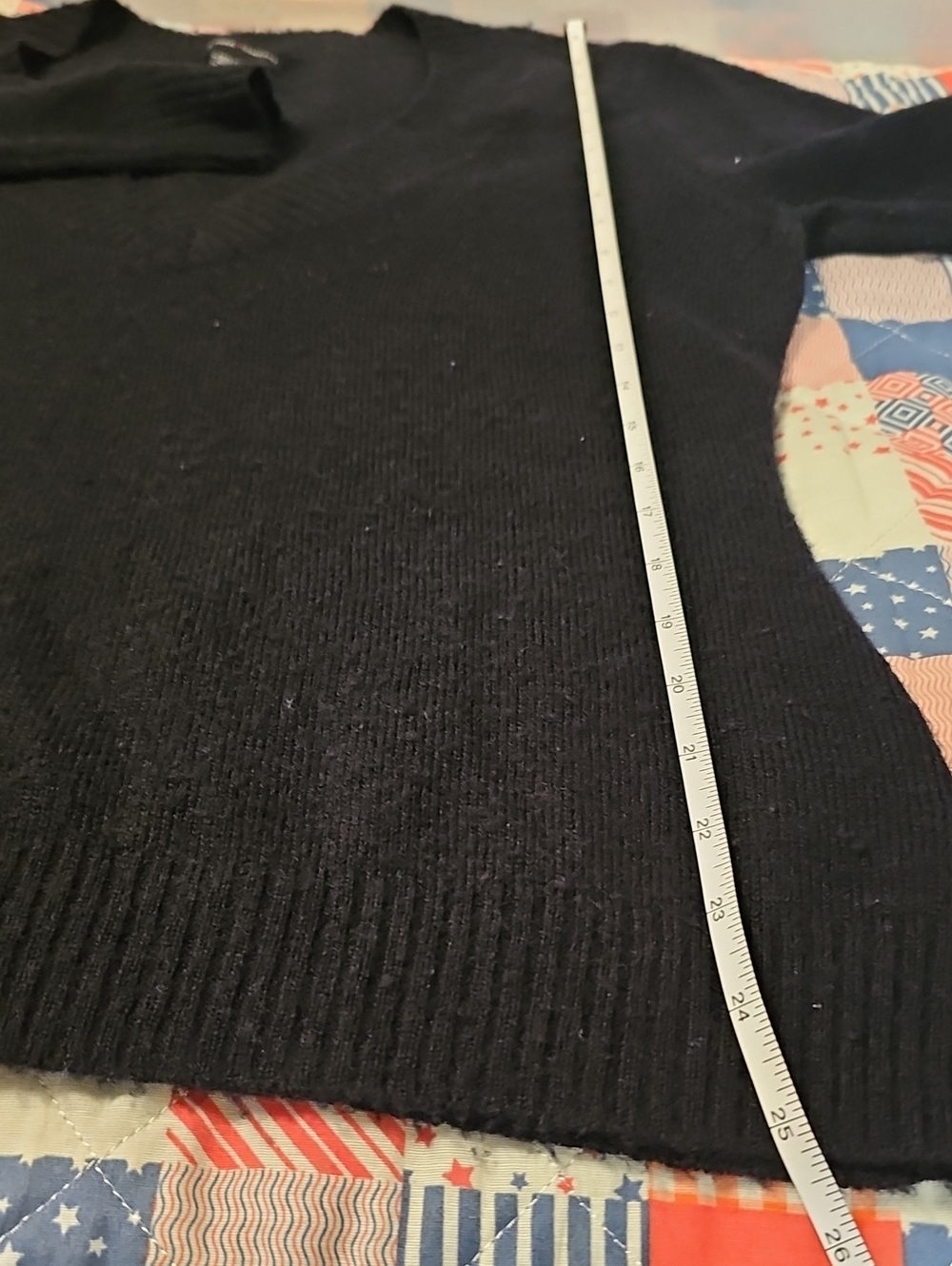 L NY & co black deep v neck Sweater 68% Wool Poly Nylon Spandex - Picture 6 of 6